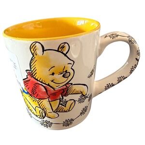 Disney Winnie the Pooh Piglet Daisy Chain Mug Lid Cream Yellow Zrike
